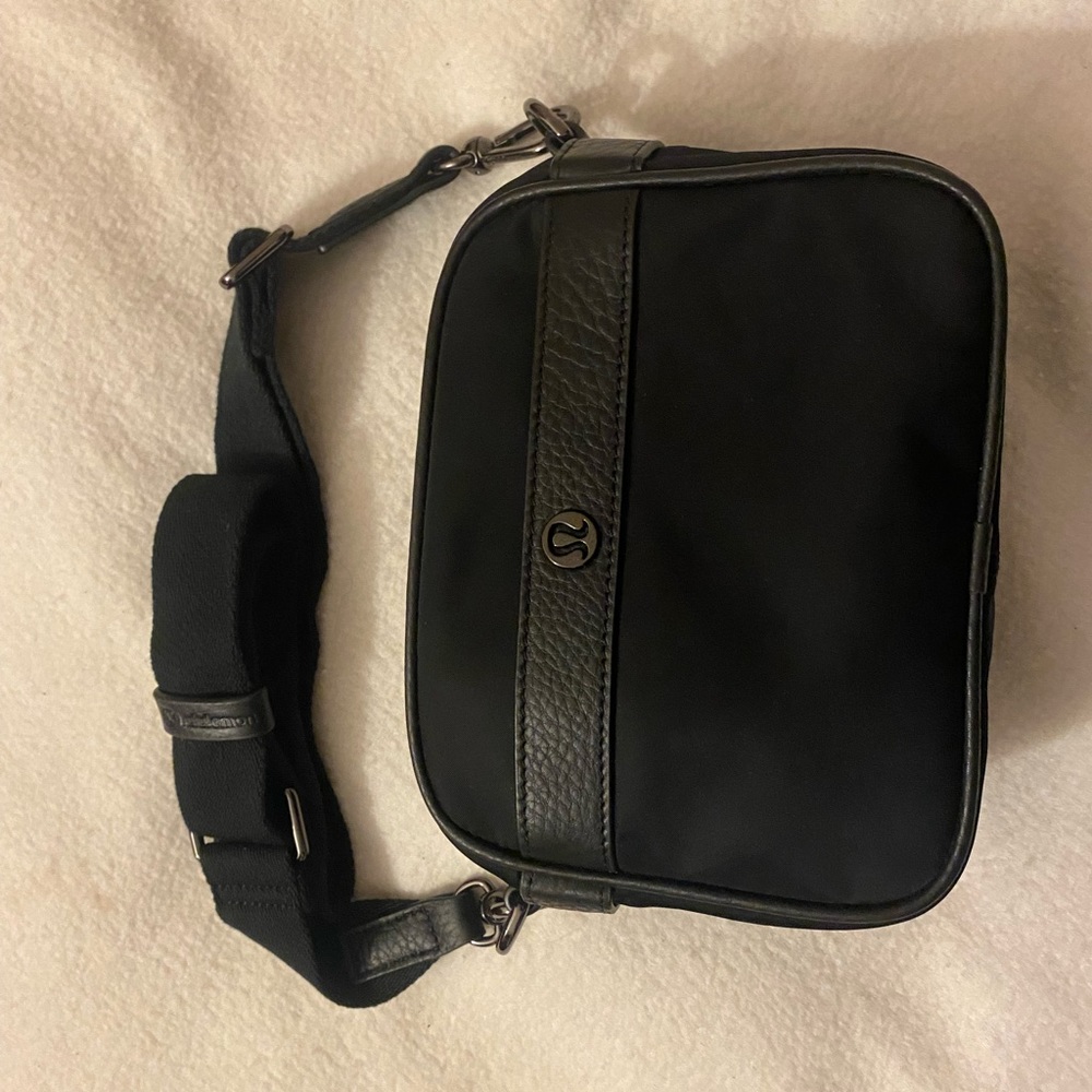 Small black Lululemon crossbody bag